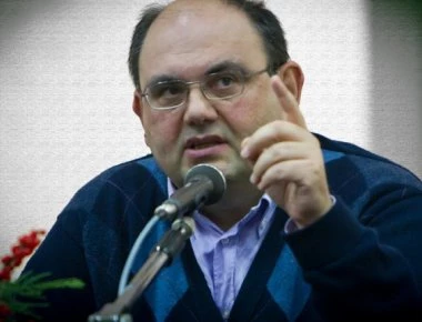 Δ.Καζάκης σε Γ.Τράγκα: «Με τα μνημόνια μειώθηκε ο πληθυσμός κατά 320.000 - Περισσότερο από τον Β' ΠΠ»